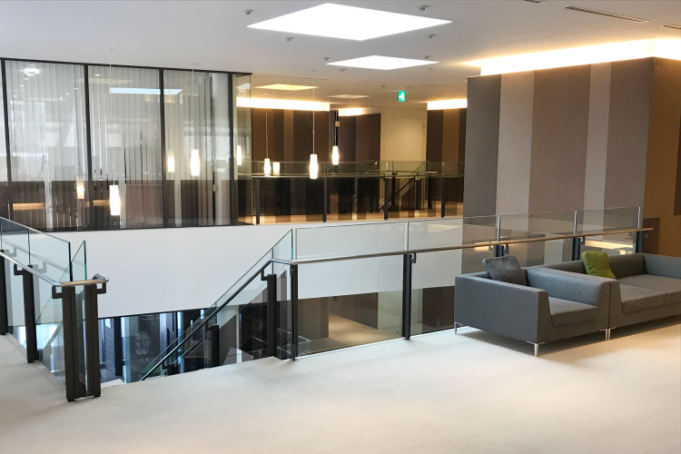 ホテルの様な洗練されたキレイな空間です☆広々とした館内でオシャレなオフィス♪