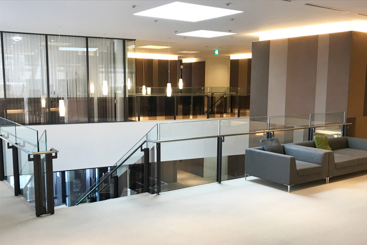 ホテルの様な洗練されたキレイな空間です☆広々とした館内でオシャレなオフィス♪