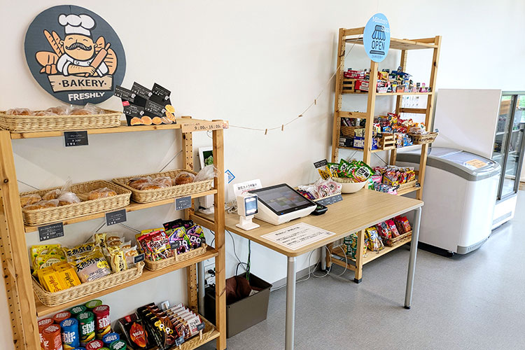 【売店】軽食・パン・お菓子の無人売店あり！交通系電子マネーで「ピッ」と買える♪